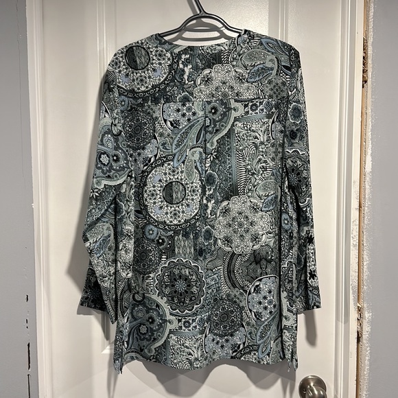 NWT-Joan Rivers, Classics Collection, Print Textured Blouse, Long Sleeves - Picture 9 of 11